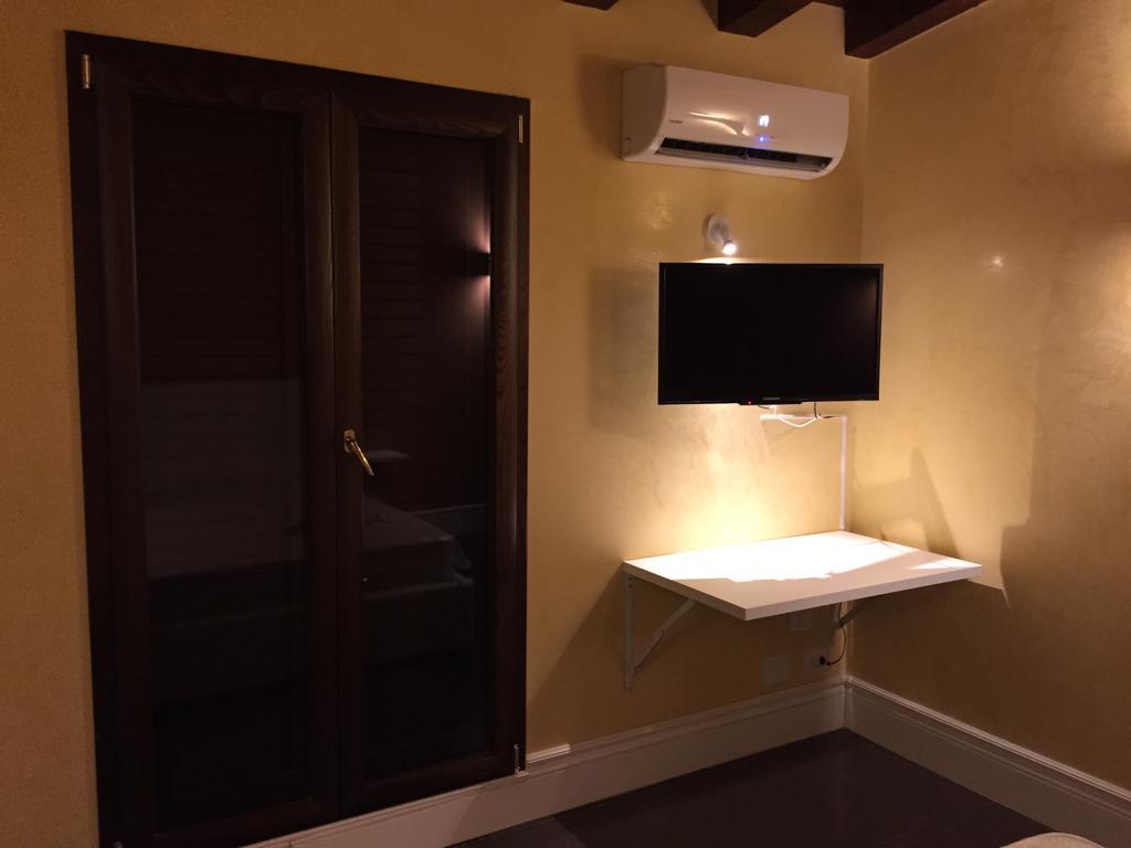 Palazzo Eliss Bed & Breakfast Margherita Di Savoia Room photo